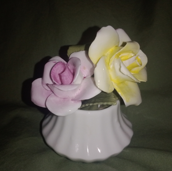 House Of Goebel Flowers Vase Bone China Figurine - Picture 1 of 8